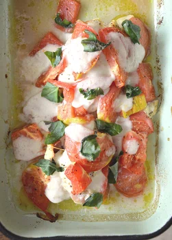 Kurczak zapiekany z mozzarellą i pomidorami