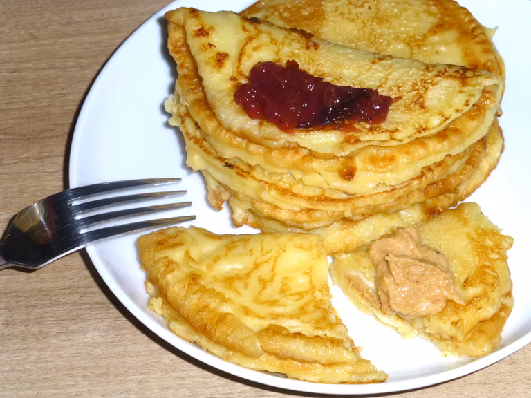 Naleśniki jogurtowe. Jogurt zamiast mleka