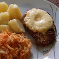 Schabowy zapiekany pod ananasem i serem