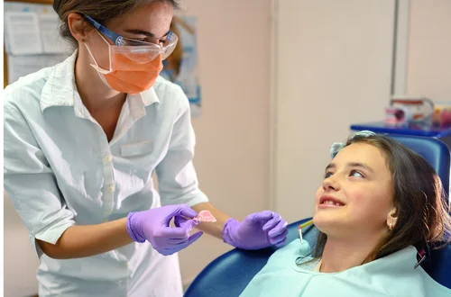 Darmowy aparat ortodontyczny dla dziecka? Ten czynnik gwarantuje rodzicom refundacje