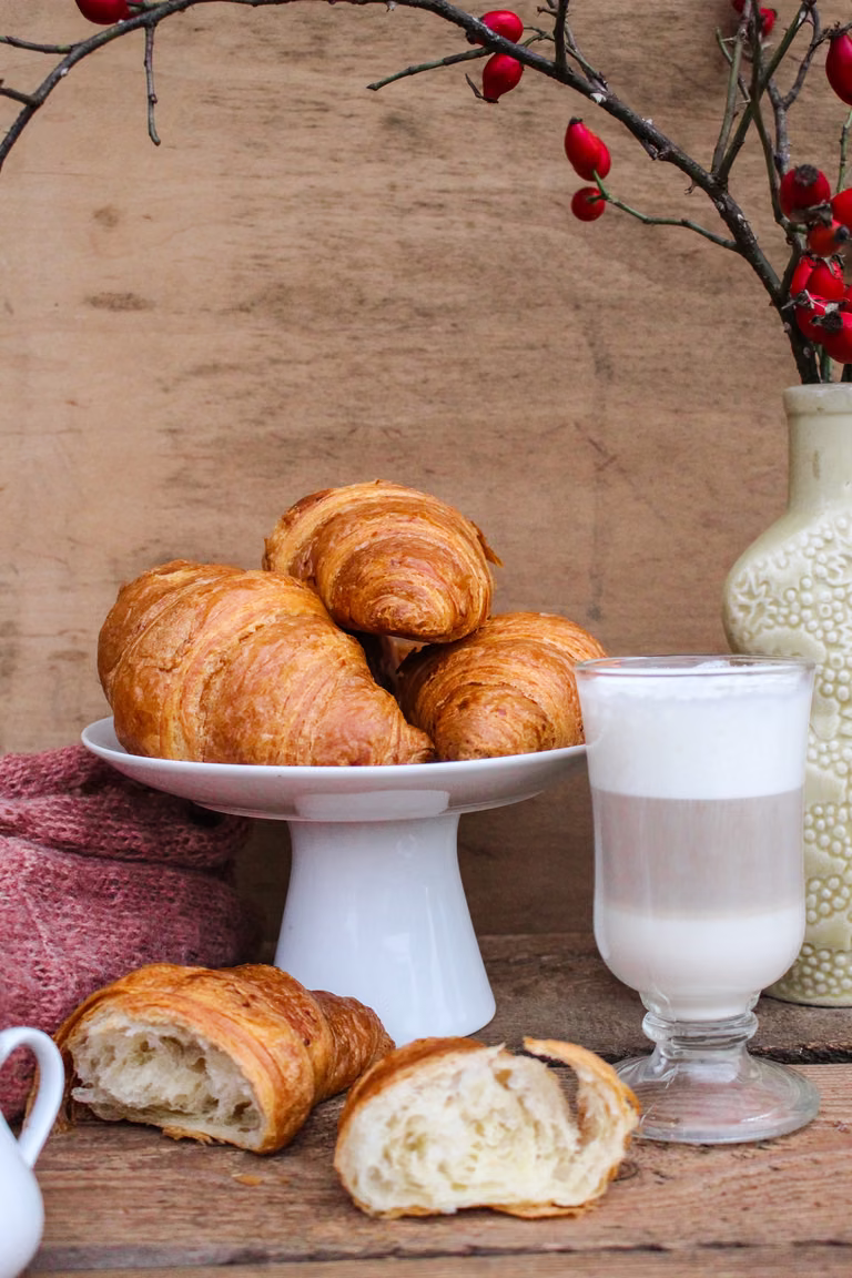 Przepis na szybkie Croissanty (do wykorzystanie także przy Rogalach Marcińskich ).
