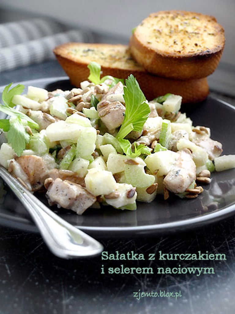 Sałatka z kurczakiem i selerem