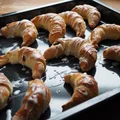 Rogaliki drożdżowe z makiem. Przepis krok po kroku