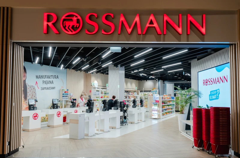 Rossmann ponownie zaskakuje! Luksusowe perfumy można kupić teraz o 165 zł taniej