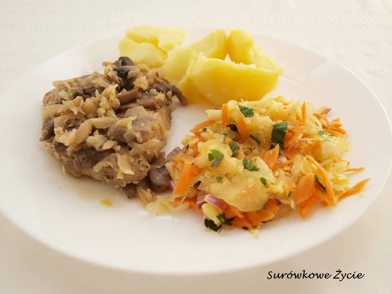 Pieczony schab z pieczarkami na selerze