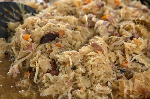 Gotujesz bigos jeden dzień? Błąd! Prawdziwy robi się w 3 dni – oto plan krok po kroku