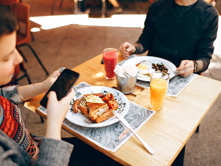 Nie zjadłeś całego posiłku w restauracji? Zapłacisz karę!