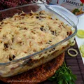 Zapiekanka rybna z ziemniakami, pieczarkami i porem.