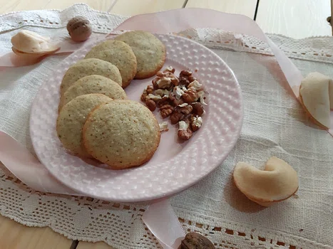 Ciasteczka weselne z orzechami włoskimi