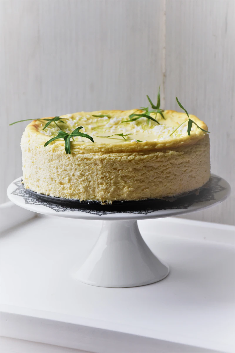 Sernik ricotta z nutką mięty