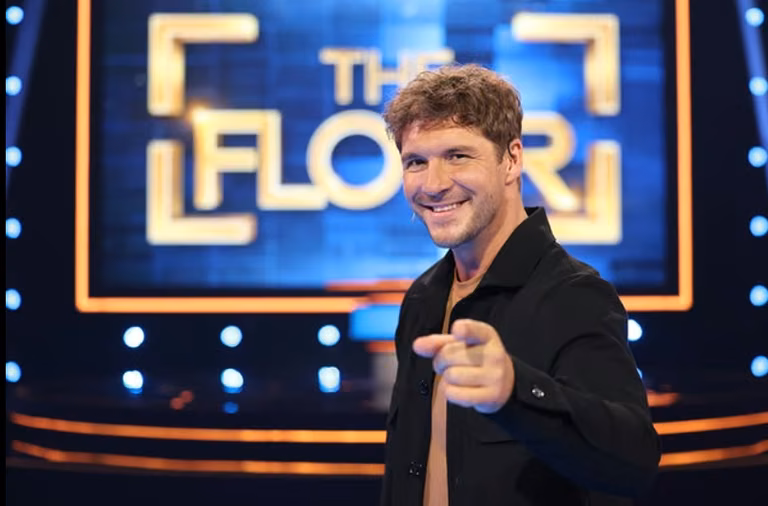 Mikołaj Roznerski znów w roli prowadzącego. TVN szykuje 60 nowych odcinków hitowego teleturnieju!