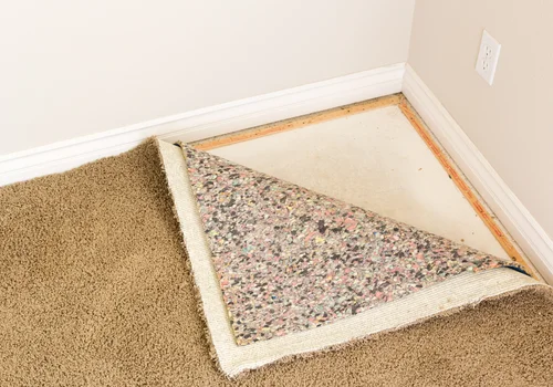 Założyłam grube dywany na zimne podłogi. Mąż się śmiał, dopóki rachunki nie zaczęły spadać!