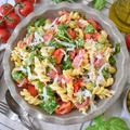 Sałatka makaronowa z szynką parmeńską