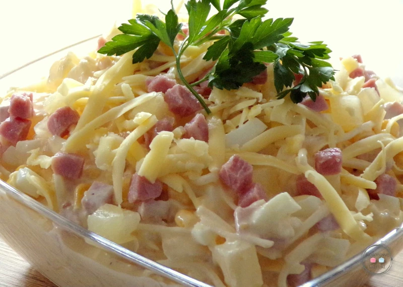 Sałatka z ananasem i szynką - Tylko sprawdzone przepisy!