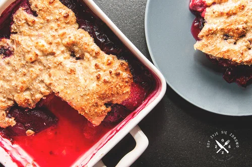 Dietetyczny deser ze śliwkami