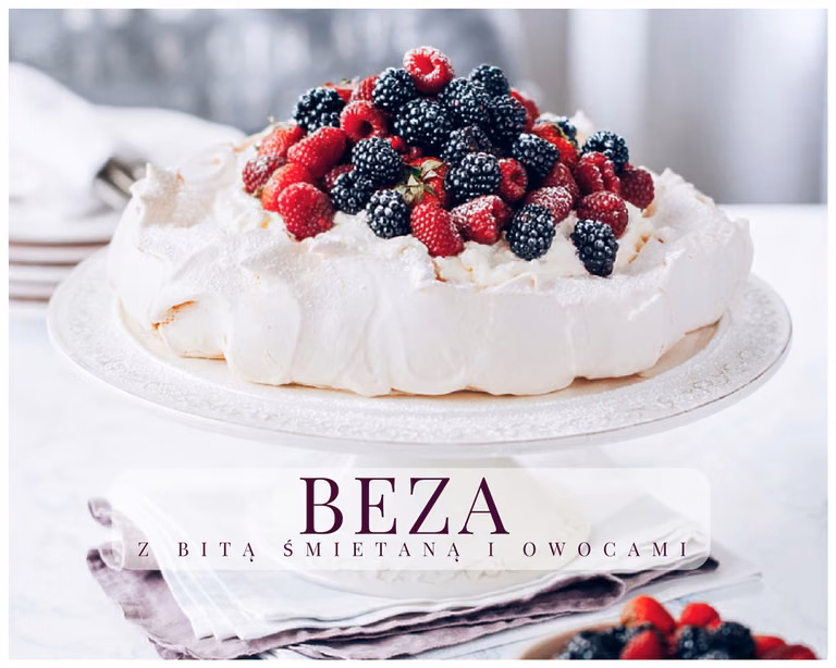 Beza z bitą śmietaną i owocami