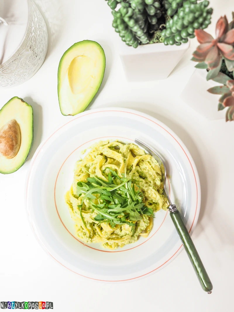 Makaron z pesto z awokado