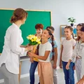 Prezenty na Dzień Nauczyciela zakazane!? Nowe zasady dla uczniów, rodziców i nauczycieli!