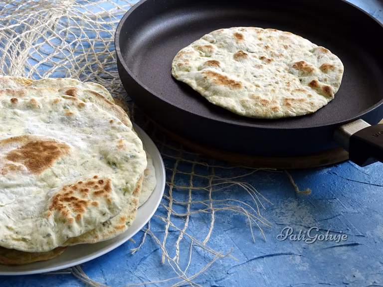 Chlebki flatbread na jogurcie