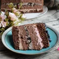 TORT CZEKOLADOWY Z TRZEMA KREMAMI