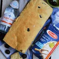 Focaccia z czarnymi oliwkami