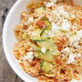 Makaron z cukinią, pesto i fetą – Kardamonowy
