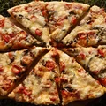 Pizza z grillowanym bakłażanem