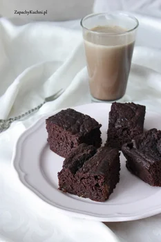 BROWNIE FASOLOWE Z RUMEM (BEZGLUTENOWE, BEZ CUKRU, WEGETARIAŃSKIE)