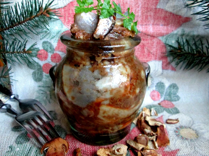 Śledzie gajowego z grzybami