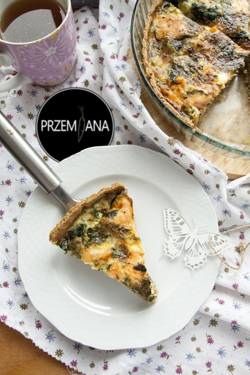 Klasyczne połączenie - szpinak i łosoś. Tarta.