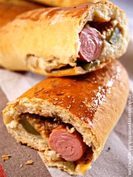 Domowe drożdżowe hot-dogi