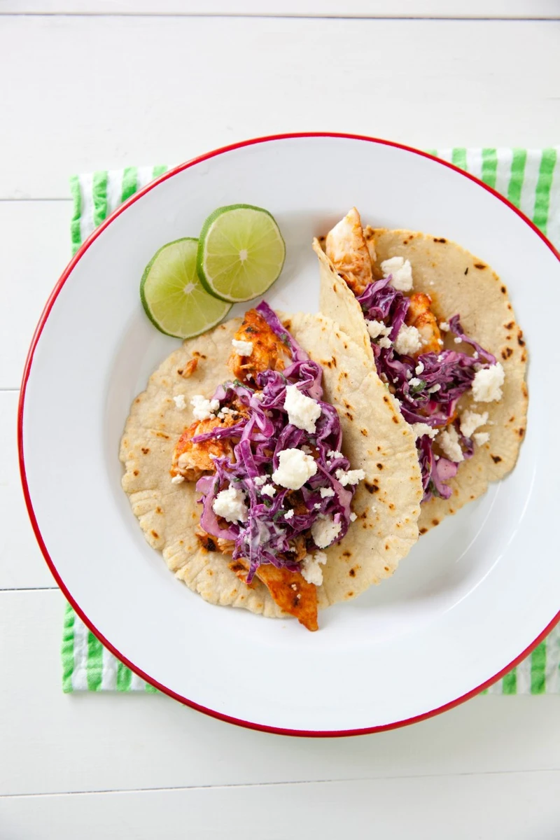 Tacos z rybą i czerwoną kapustą