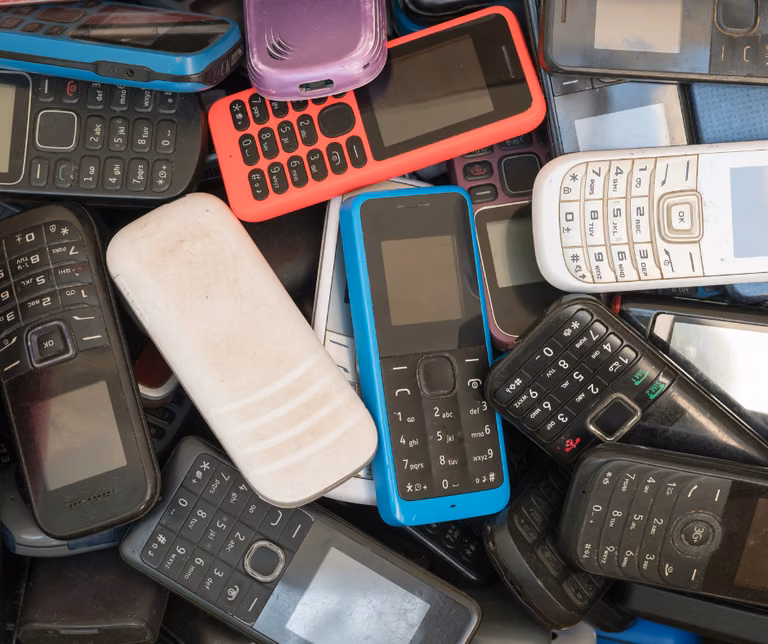 Klasyczne telefony wracają do łask?! Kto i dlaczego po nie sięga?
