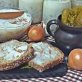 Domowy smalec z majerankiem i cebulką