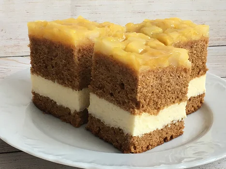 Ciasto miodowe z serem i gruszkami