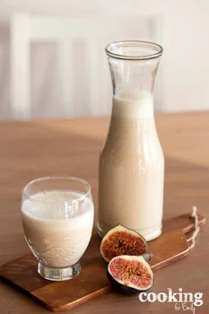 koktajl z domowego mleka sezamowego z figami