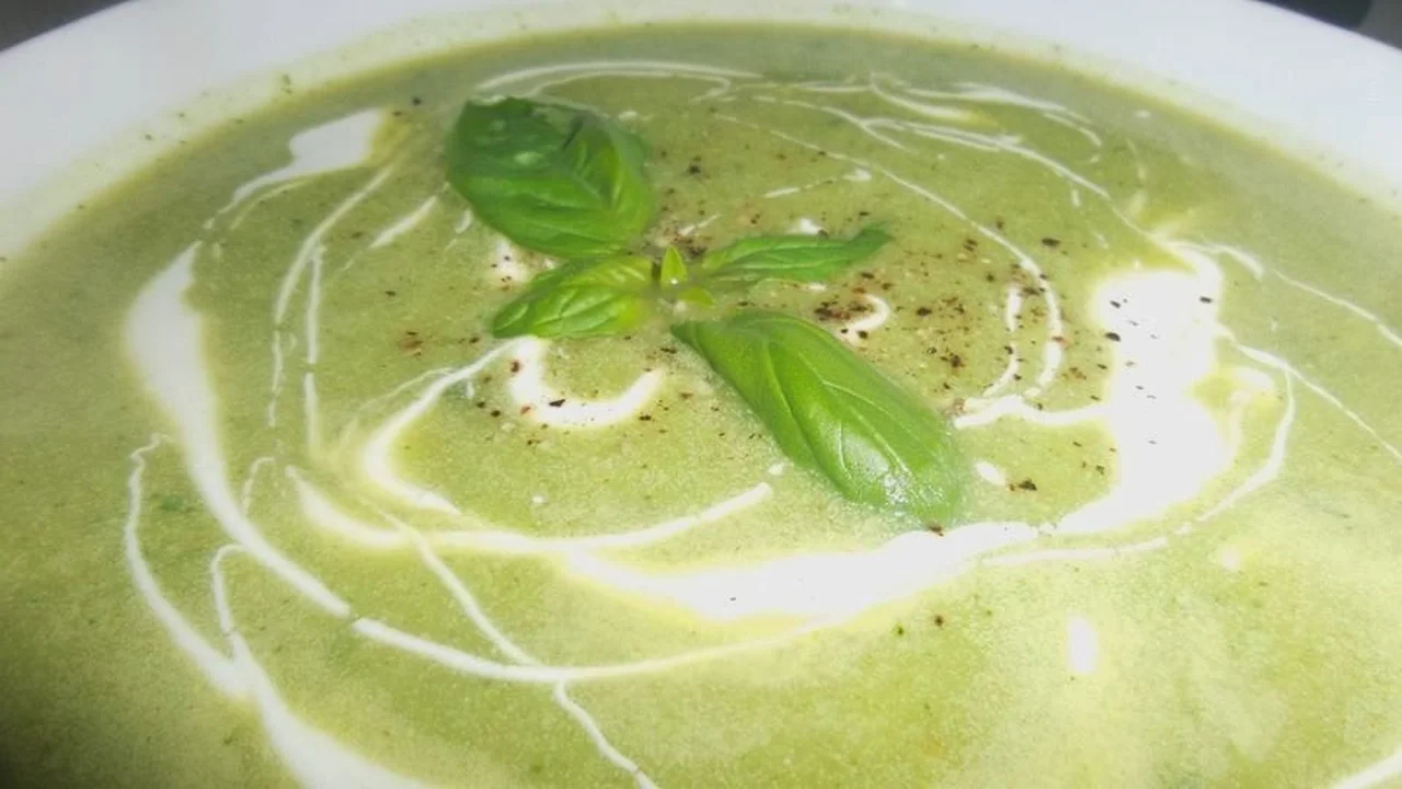 Zielona zupa brokułowa