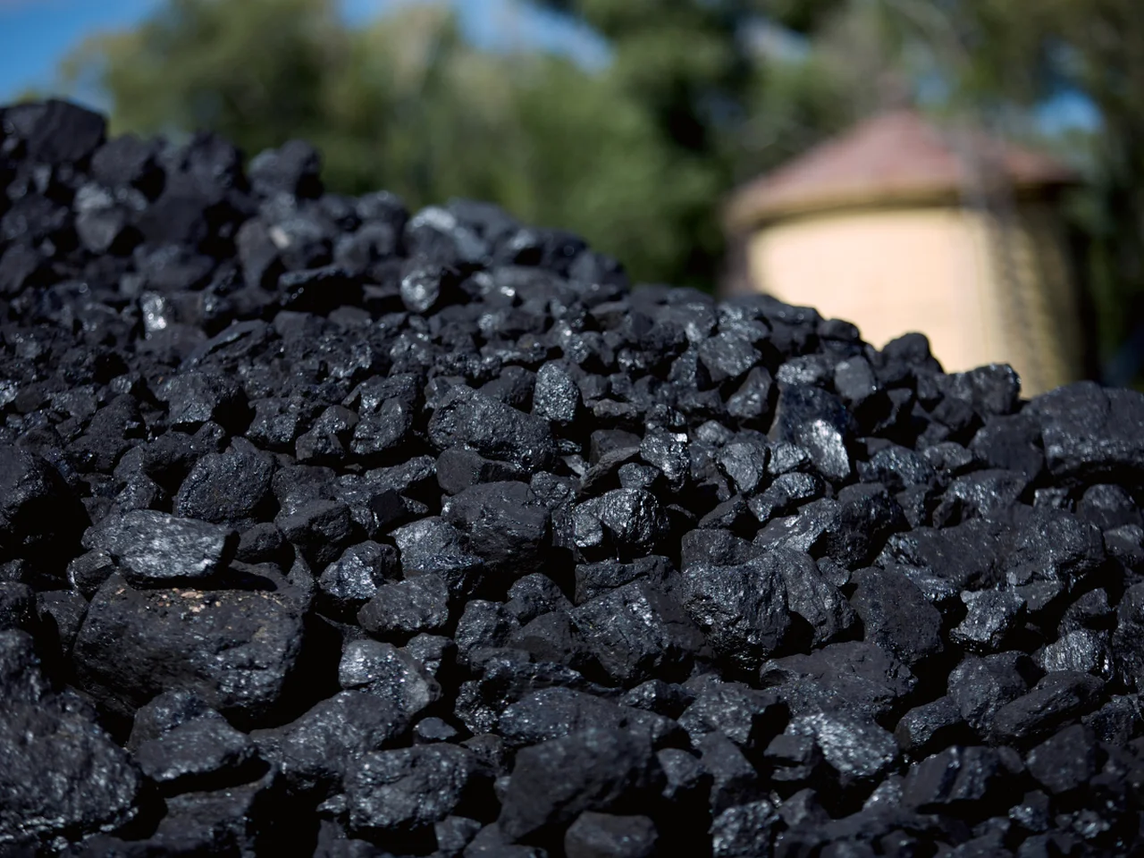 Jak kupić tani węgiel od samorządu? Wyjaśniamy