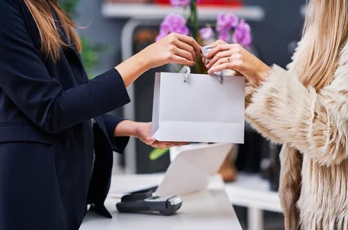 „Promocje” były pułapką na klientów! Znane sklepy ukarane przez UOKiK!