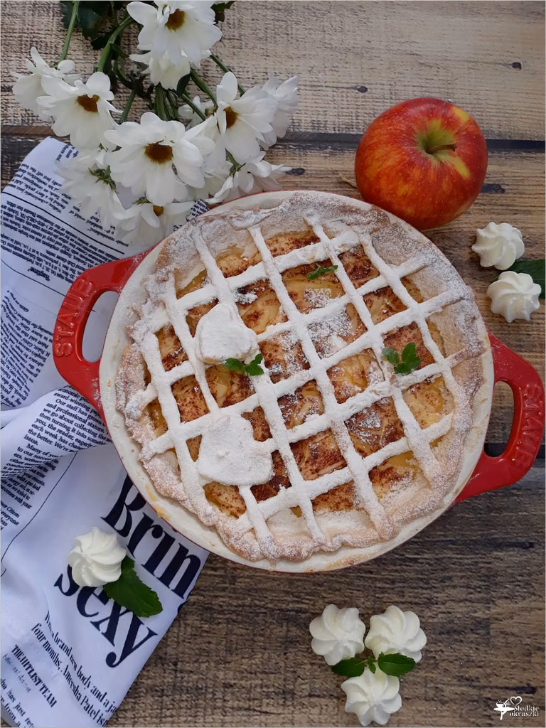 Tarta z budyniem i jabłkami