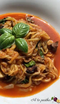 Spaghetti z cukinii – wersja mięsna à la bolognese