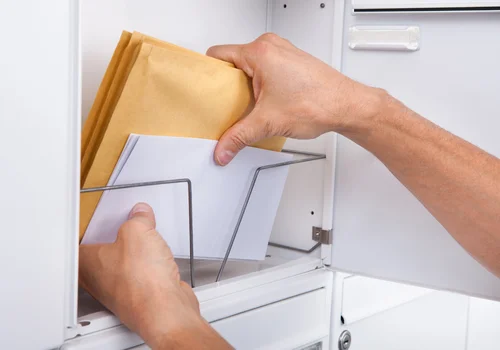 Listonosz teraz przyniesie leki prosto do domu?! Rewolucja w Poczcie Polskiej!