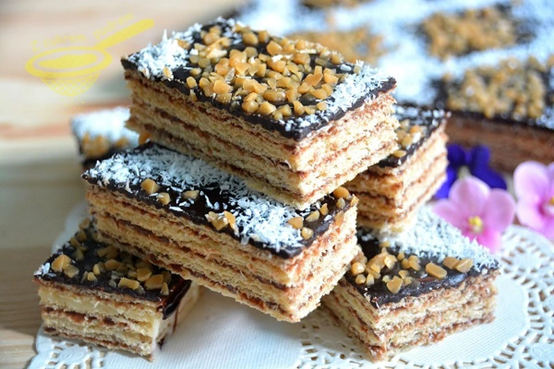 wafle ze śmietanką do kawy
