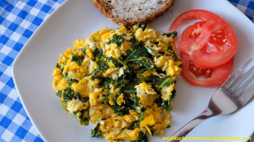 Jajecznica z jarmużem - 185 kcal