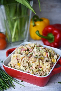 Sałatka z zupek chińskich, kurczaka i papryki!