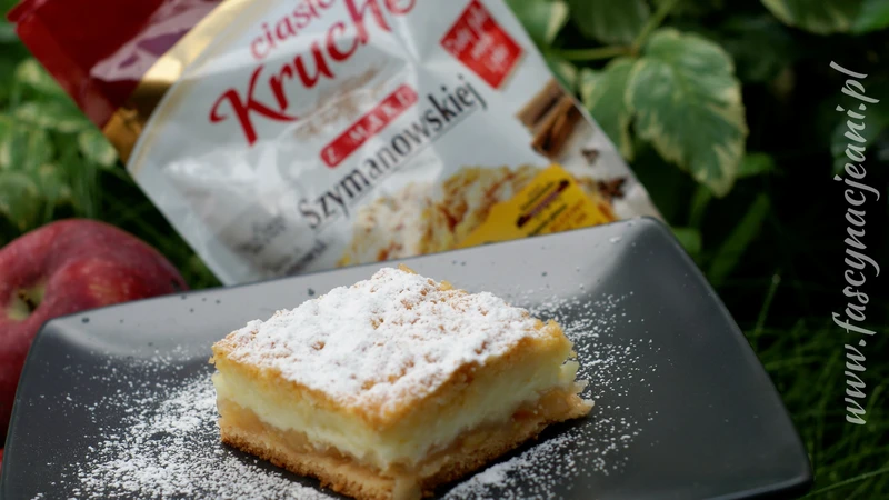 Kruche ciasto z jabłkami i masą budyniową