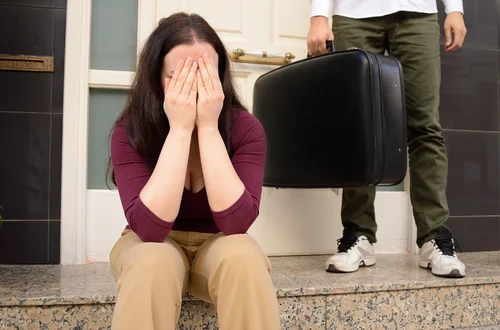 Zbudowaliśmy dom na działce jego rodziców. „Przy rozwodzie usłyszałam, że to nie mój dom” Czy mam do czegoś prawo? — pyta Karolina [LIST]