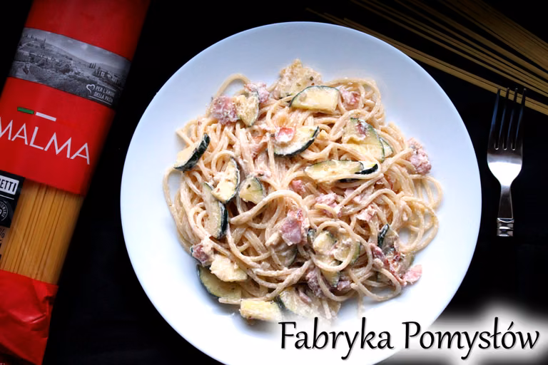Spaghetti z cukinią i boczkiem