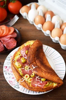 Serowy omlet z oliwkami!