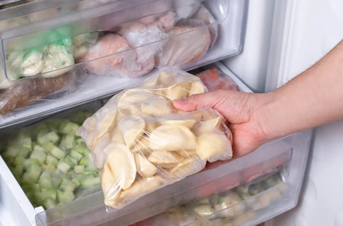 Ten problem dotyczy wielu Polaków! Co zrobić z jedzeniem po świętach?